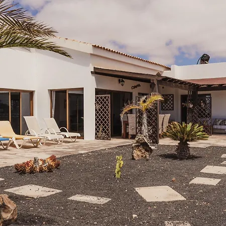 Buena Vista With Heated Indoor Pool In El Roque