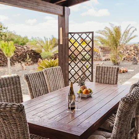 Buena Vista With Heated Indoor Pool In El Roque *