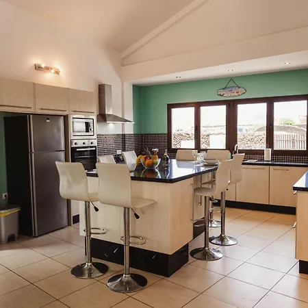 Buena Vista With Heated Indoor Pool In El Roque Villa