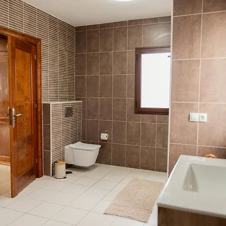 Buena Vista With Heated Indoor Pool In El Roque * La Oliva