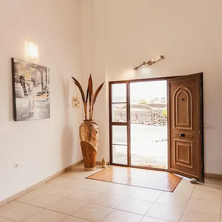 Buena Vista With Heated Indoor Pool In El Roque Villa *