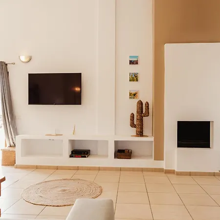 Buena Vista With Heated Indoor Pool In El Roque La Oliva