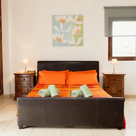 Buena Vista With Heated Indoor Pool In El Roque *