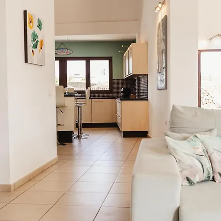 Buena Vista With Heated Indoor Pool In El Roque *