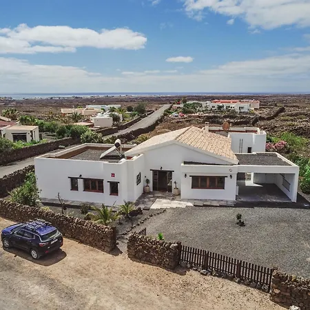 Buena Vista With Heated Indoor Pool In El Roque * La Oliva