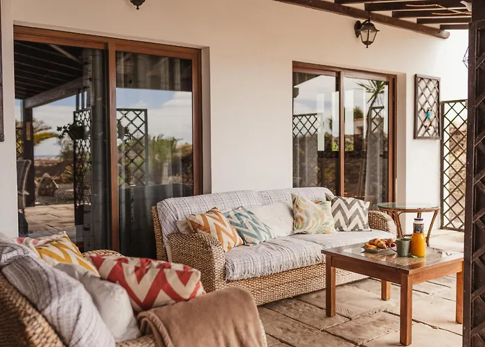 Buena Vista With Heated Indoor Pool In El Roque Villa *