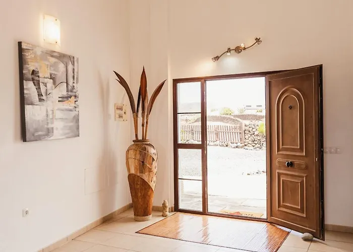 Buena Vista With Heated Indoor Pool In El Roque Villa *