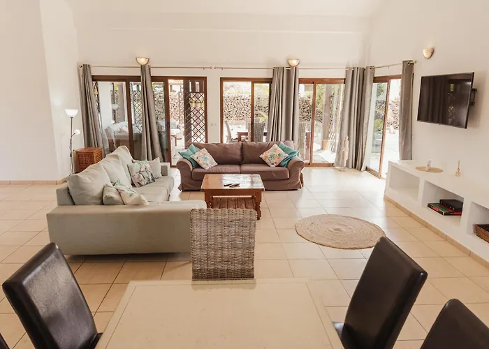 Villa Buena Vista With Heated Indoor Pool In El Roque La Oliva