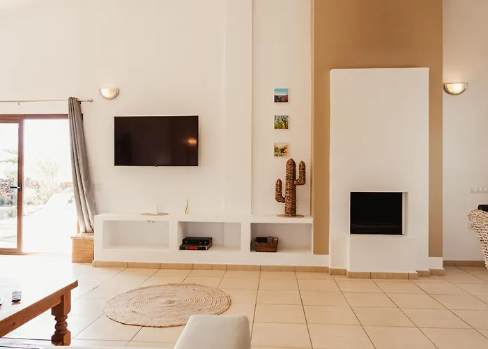 Buena Vista With Heated Indoor Pool In El Roque La Oliva