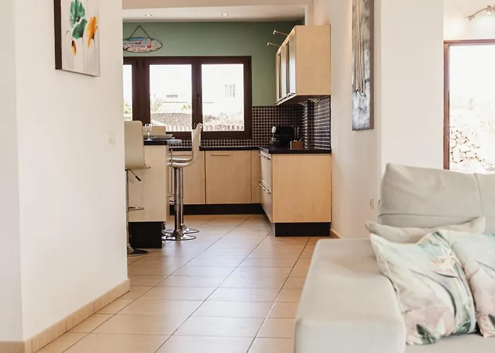 Buena Vista With Heated Indoor Pool In El Roque *