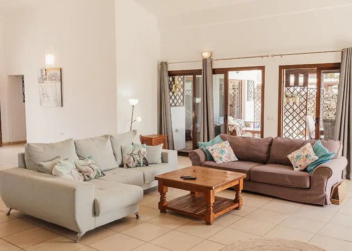 Buena Vista With Heated Indoor Pool In El Roque La Oliva