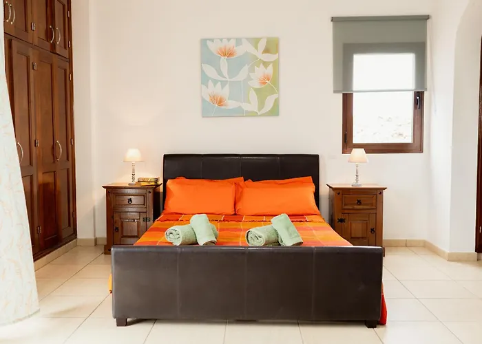 Buena Vista With Heated Indoor Pool In El Roque *