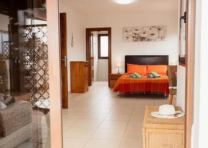 Buena Vista With Heated Indoor Pool In El Roque Villa *