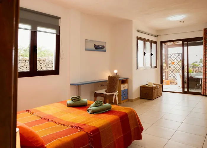 Buena Vista With Heated Indoor Pool In El Roque Villa