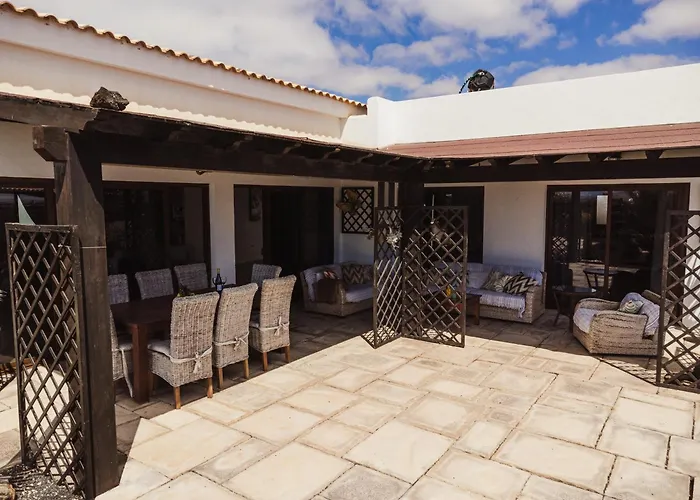 Buena Vista With Heated Indoor Pool In El Roque Villa *